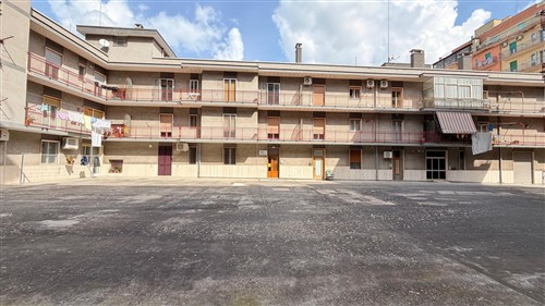 Zona Semi-Centrale, Appartamento di 4 Vani Oltre Accessori, Vano Deposito e Box Auto.
